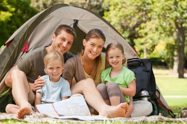 happy-family-camping-600_rcfm8l